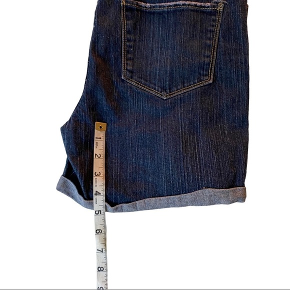 Forever 21 Denim Dark Wash Ripped Cuffed Hem Denim Mid-Rise Jean Shorts Women 30 - Picture 7 of 8